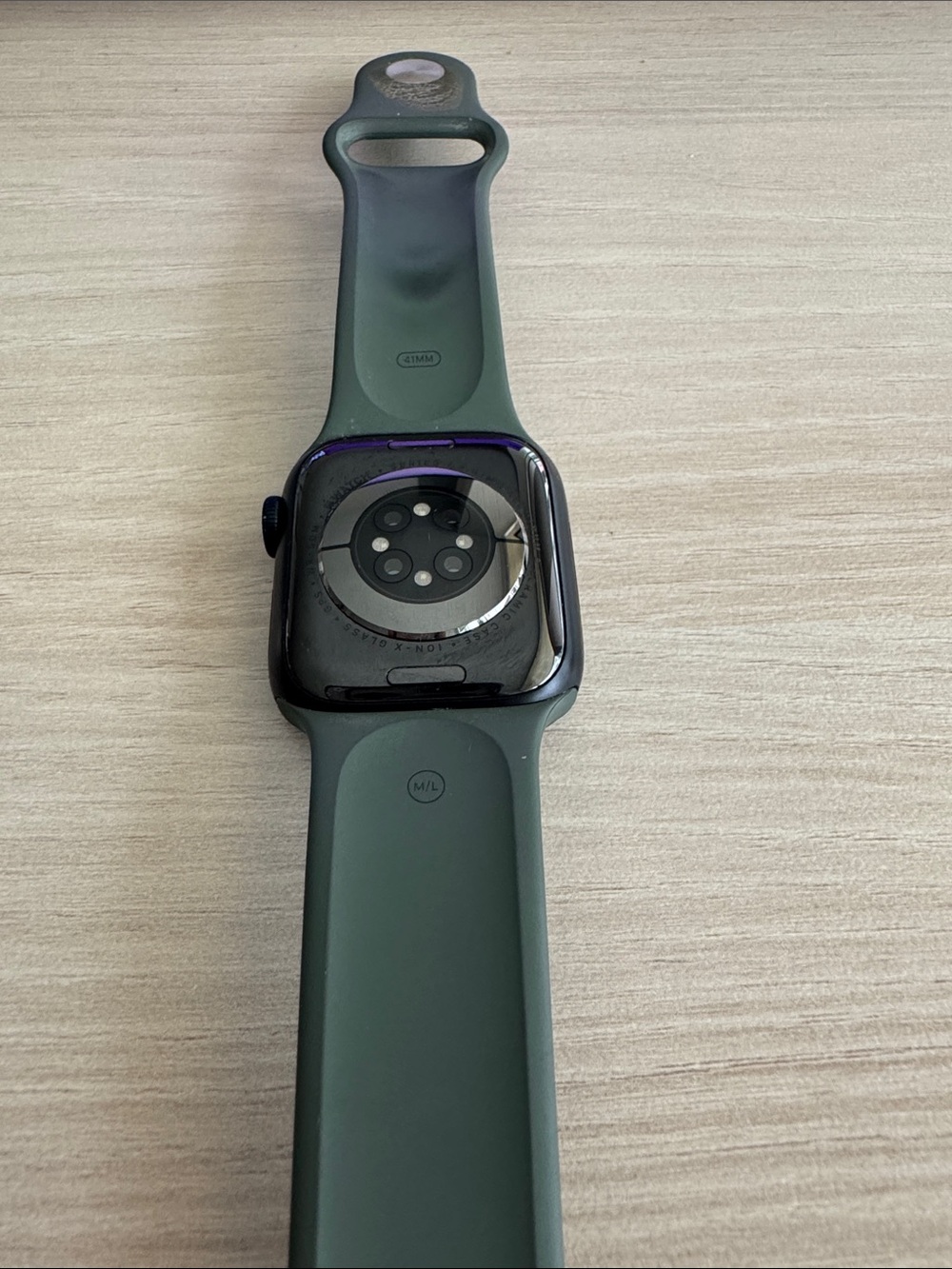 Apple Watch Series 7 GPS with Green Silicone Smartwatch Band - Picture 5 of 8